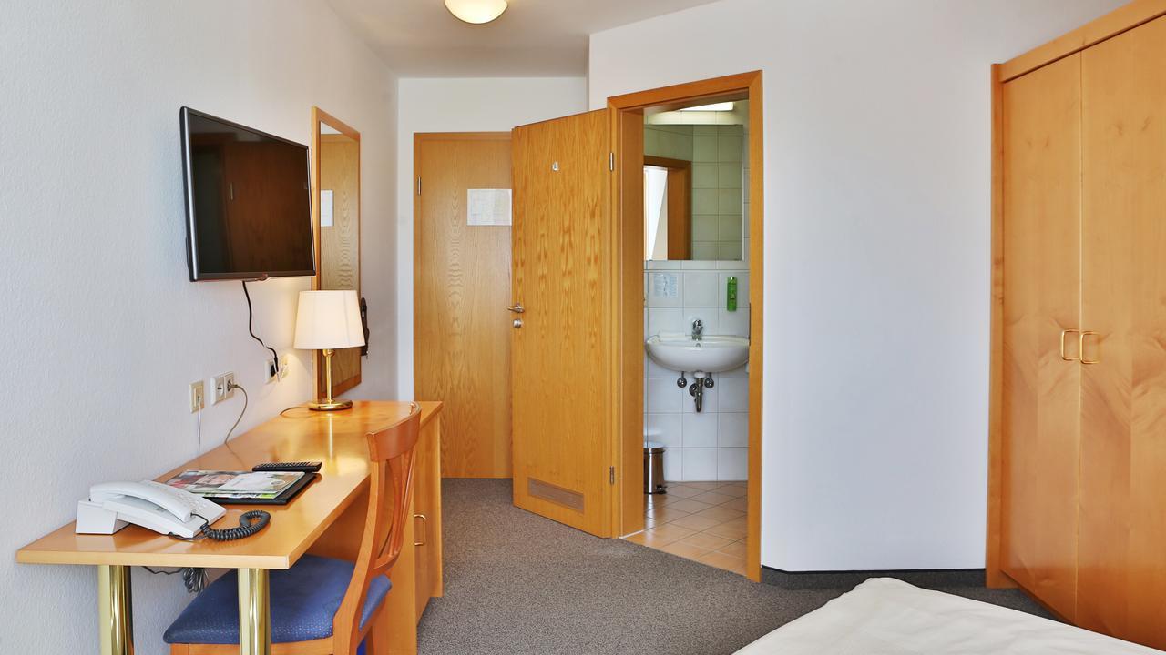 Hotel Alznauer Hof Gomaringen Екстериор снимка